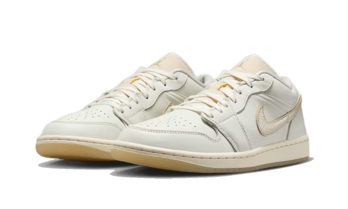 Air Jordan 1 Low SE Metallic Team Gold (W)